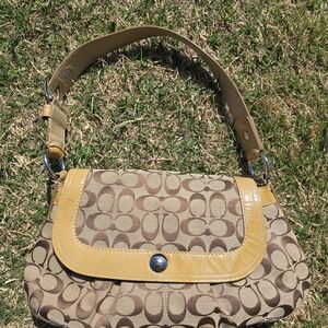 Coach Signature Shoulder Bag 🤎